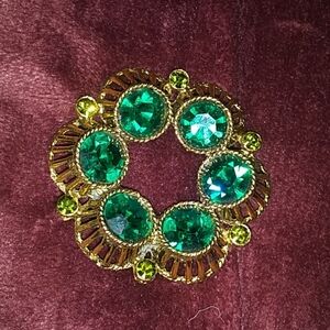 Vintage emerald rivoli brooch